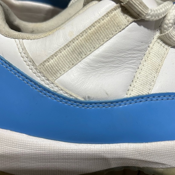 Jordan 11 Low UNC 10.5 - Picture 6 of 7
